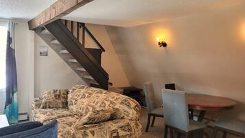 Smart TV, fireplace, DVD player