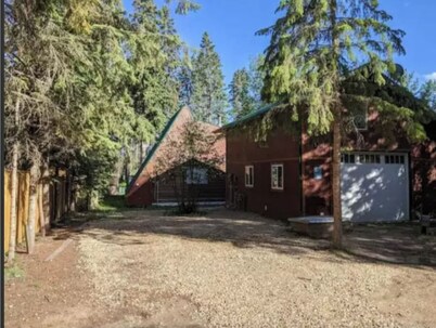 Cozy Cabin By The Lake
