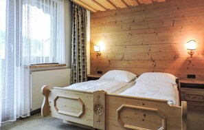 1 Schlafzimmer, Reisekinderbett, kostenloses WLAN, Bettwäsche