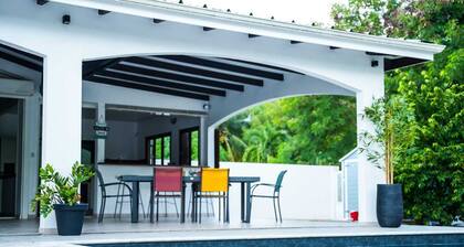 Villa with pool near the beach