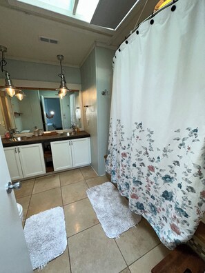 Badewanne, Handtücher, Seife
