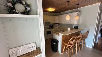 冰箱、微波炉、烤箱、炉灶