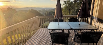 Cozy Home with Stunning Views in Linville Falls