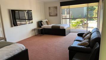 4 Schlafzimmer, Bügeleisen/Bügelbrett, Reisekinderbett, kostenloses WLAN