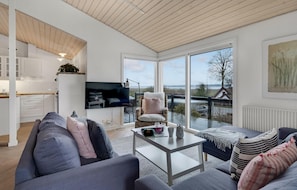 TV, fireplace - Stunning home in randers nø with WiFi (Randers NØ)