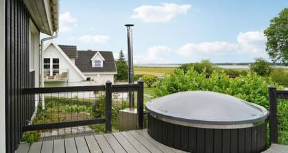 Stunning home in randers nø with WiFi