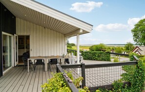 Outdoor dining - Stunning home in randers nø with WiFi (Randers NØ)