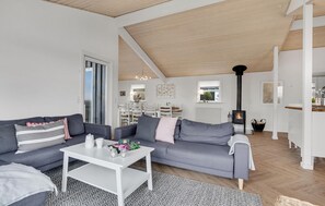 TV, fireplace - Stunning home in randers nø with WiFi (Randers NØ)