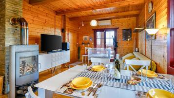 Smart TV y chimenea