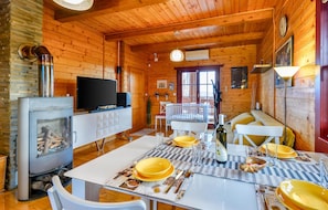 Smart TV, fireplace