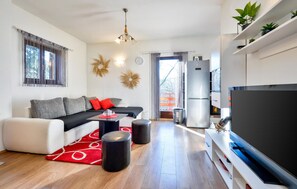Smart TV, fireplace, table football, ping pong