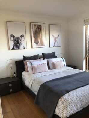 4 Schlafzimmer, Schreibtisch, WLAN, Bettwäsche