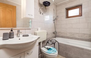 Bathtub, hair dryer - 1 bedroom beach front apartment in Baric Draga (Baric Draga)