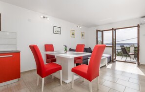 Dining - 1 bedroom beach front apartment in Baric Draga (Baric Draga)