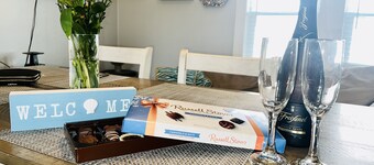 Ocean Breeze -Dog Friendly Cottage Steps 2 Beach Sleeps 6 - 100 yards to Beach!