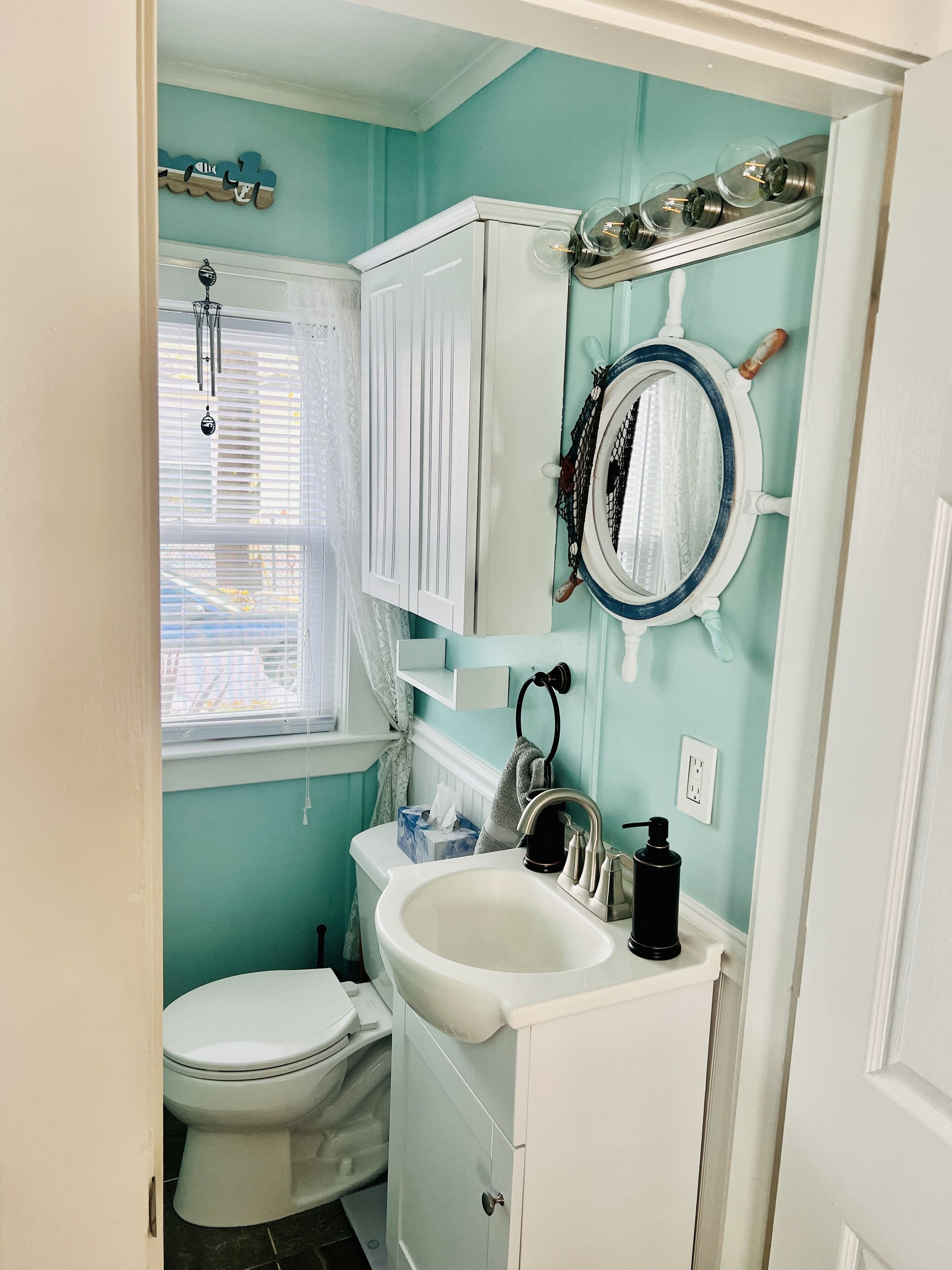 Douche, serviettes fournies, savon, papier toilette