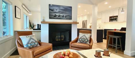 Smart TV, fireplace