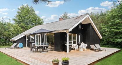 Awesome home in Aakirkeby with WiFi