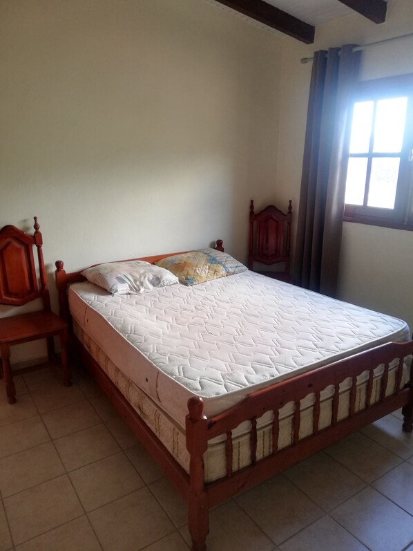 1 chambre, literie fournie