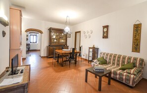 TV, tavolo da ping pong