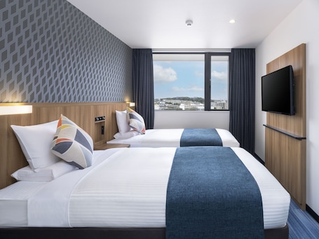 Edredons de pluma, cofres nos quartos, escrivaninha, Wi-Fi de cortesia. HOTEL MYSTAYS Soga