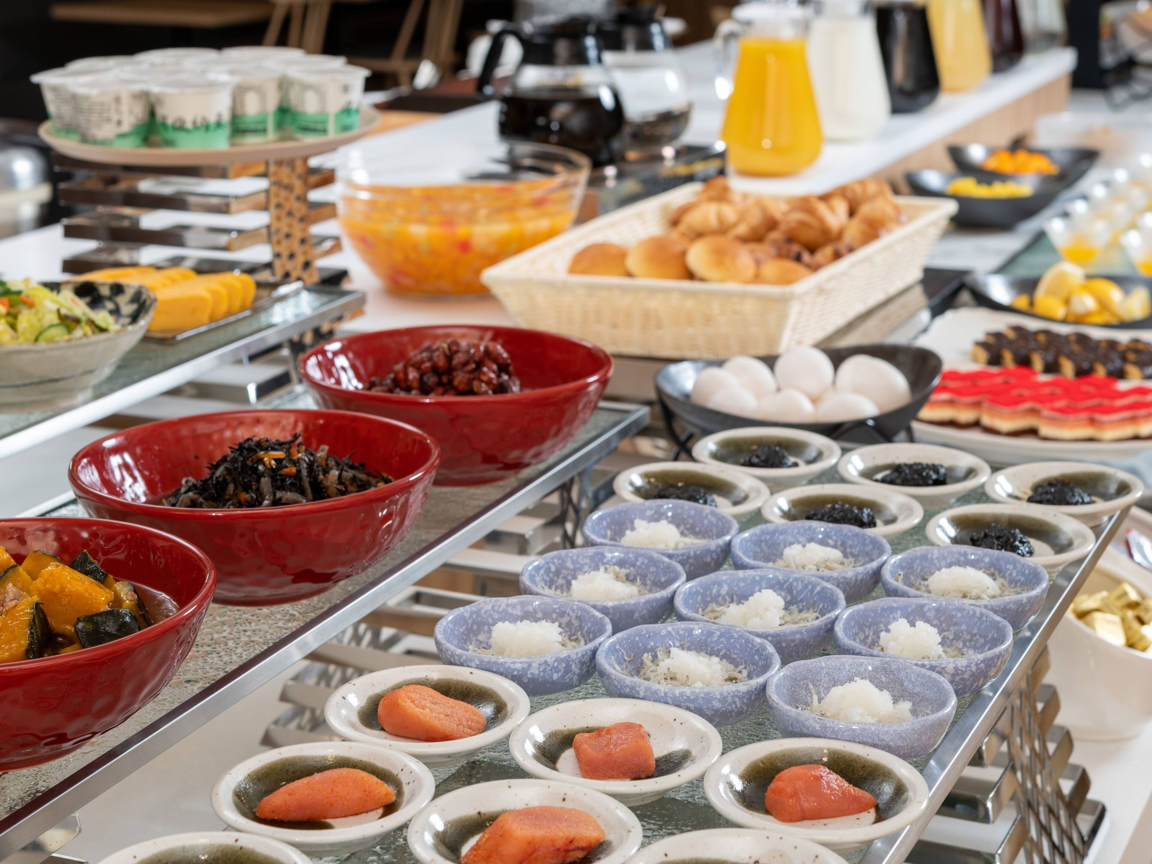 daily buffet breakfast (jpy 1500 per person)