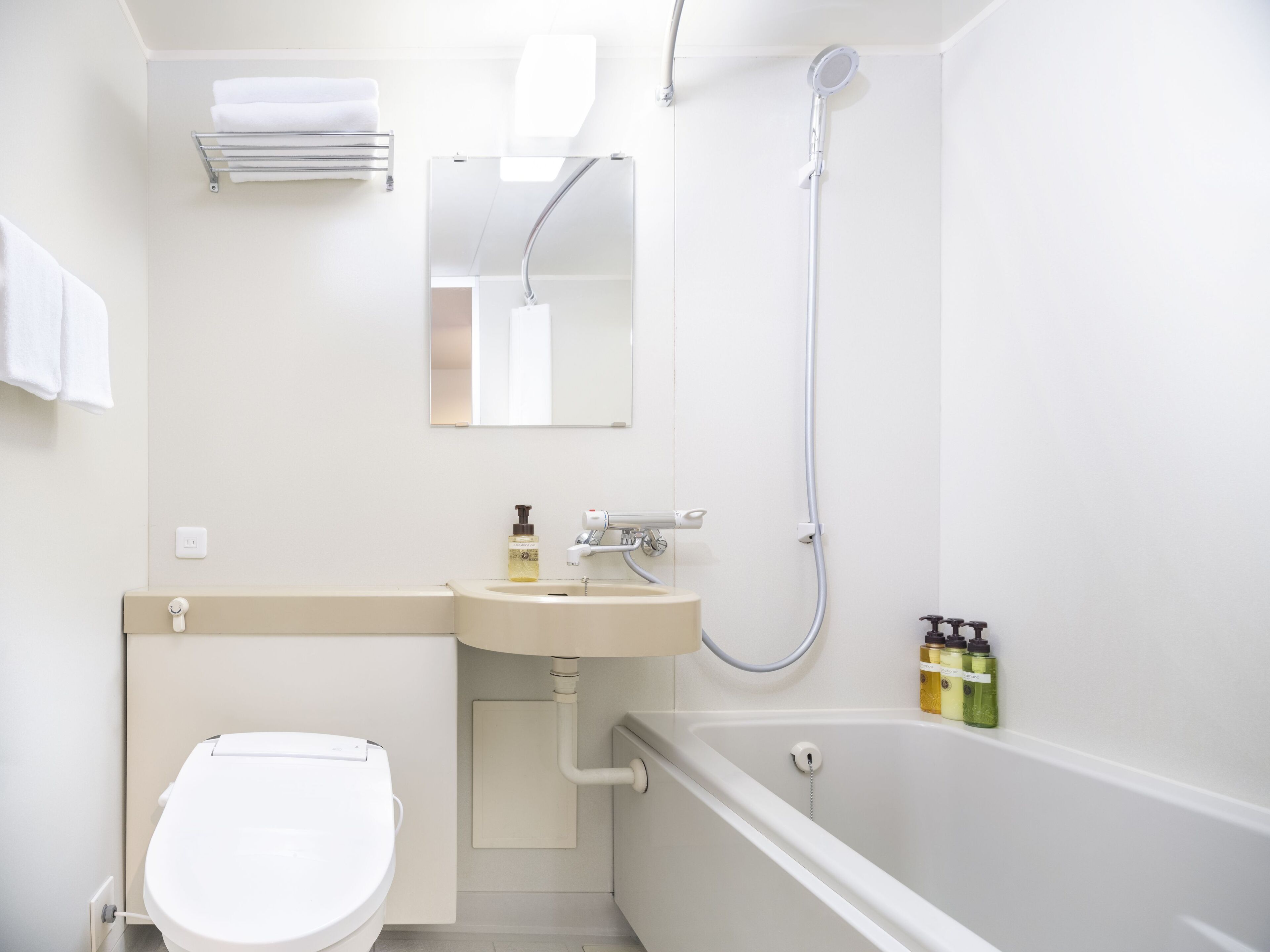 combined shower/bathtub, free toiletries, hair dryer, slippers