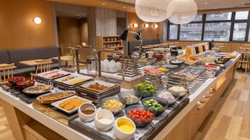 Daily buffet breakfast (JPY 1500 per person)