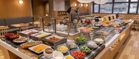 Daily buffet breakfast (JPY 1700 per person)