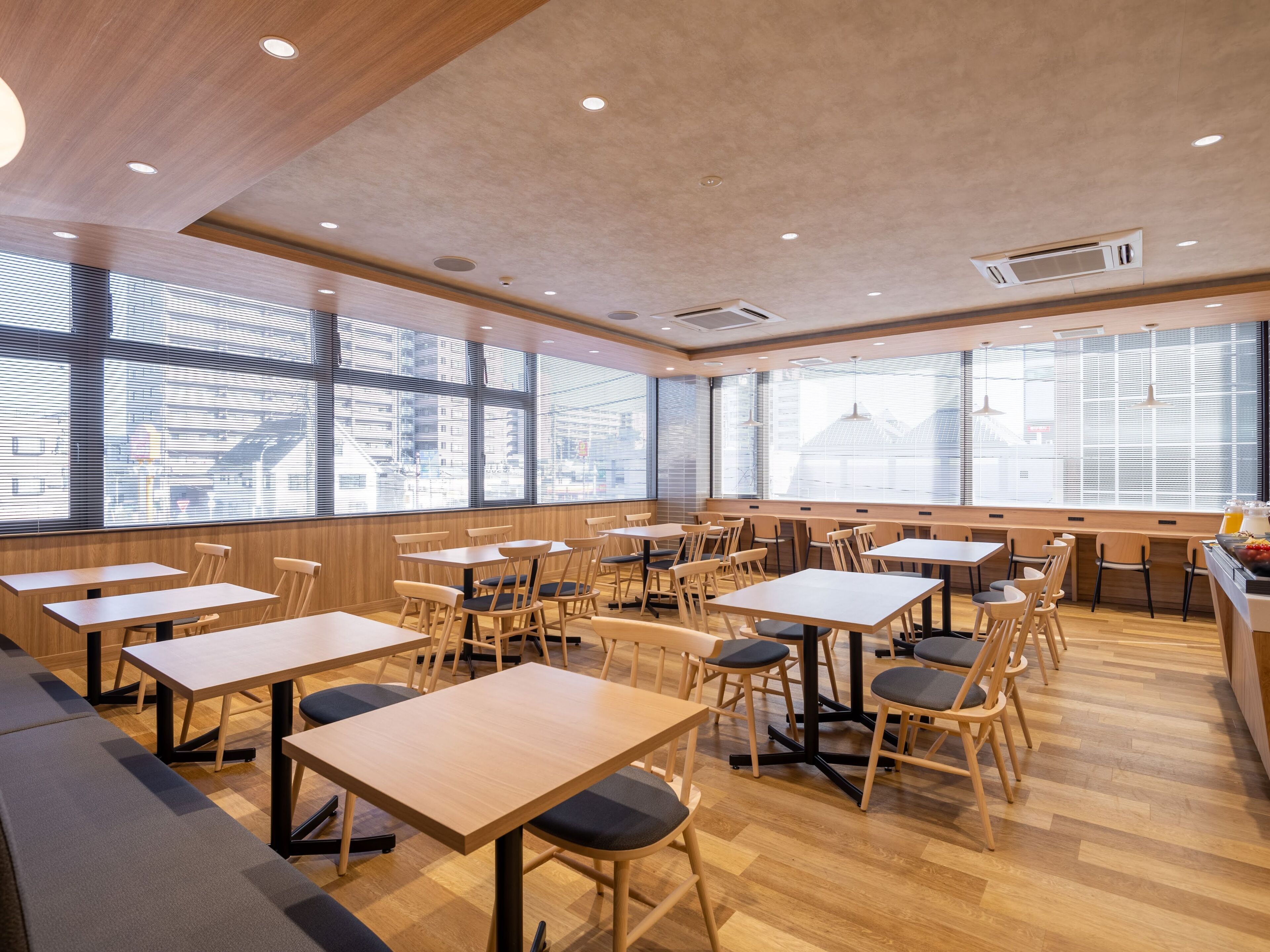 breakfast and lunch served