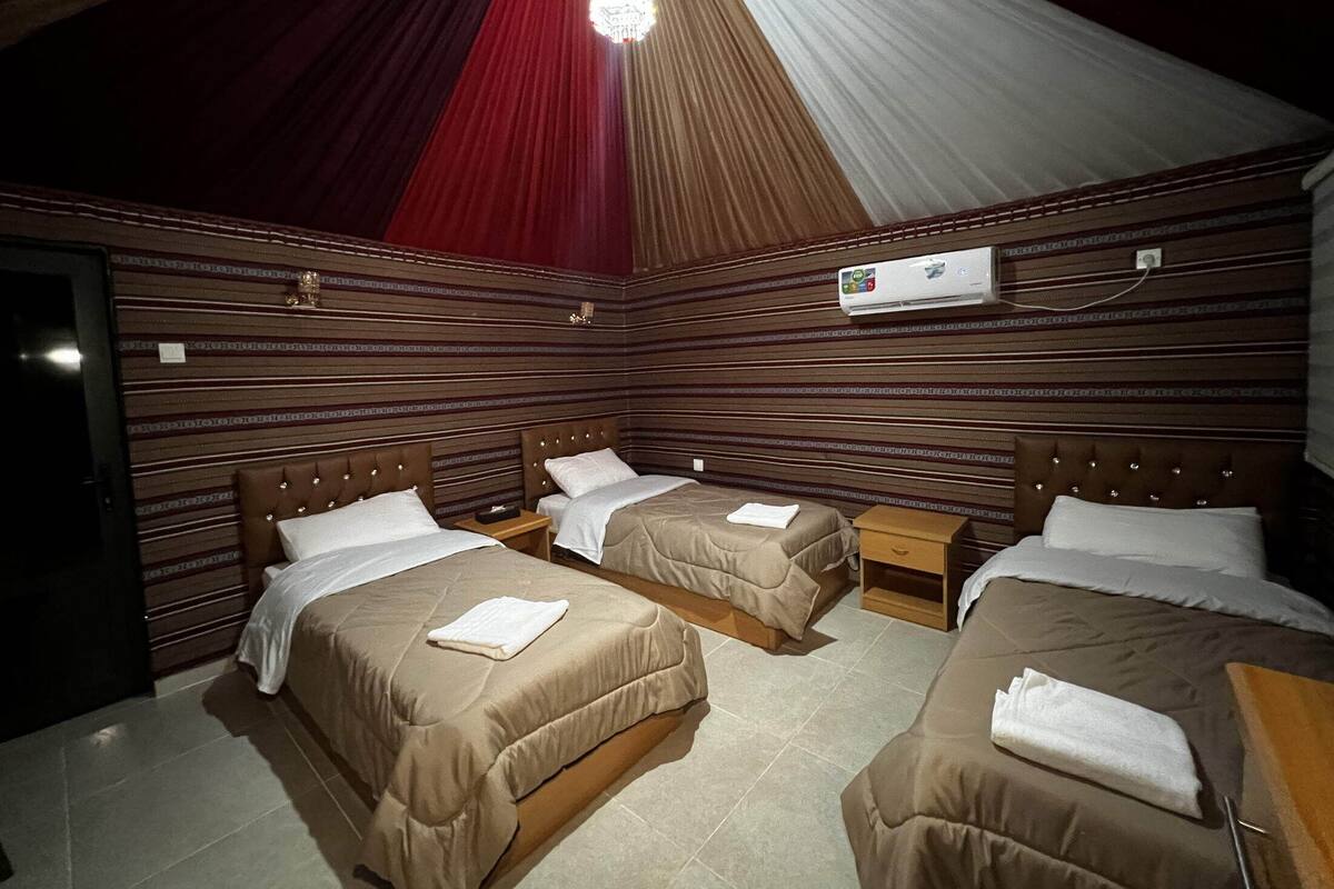 Tente Deluxe, 3 lits jumeaux | Accès au Wi-Fi (inclus), décor unique, ameublement unique