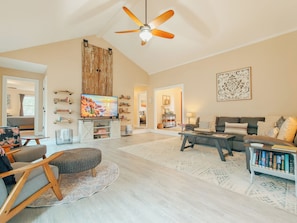 Smart TV, music library, video library, stereo