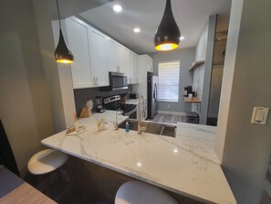 Private kitchen - Unique Luxury 4 bedrooms Opulent Oasis centrally located!! (Davenport)