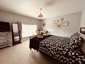 2 bedrooms, iron/ironing board, WiFi, bed sheets - Capella Cottage, 2 Bedroom, Sleeps 4 (Lincoln)