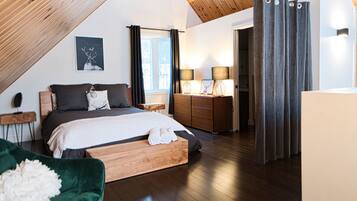 3 室のベッドルーム、デスク、アイロン / アイロン台、旅行用ベビーベッド