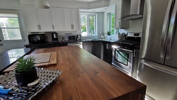 冰箱、微波炉、烤箱、炉灶