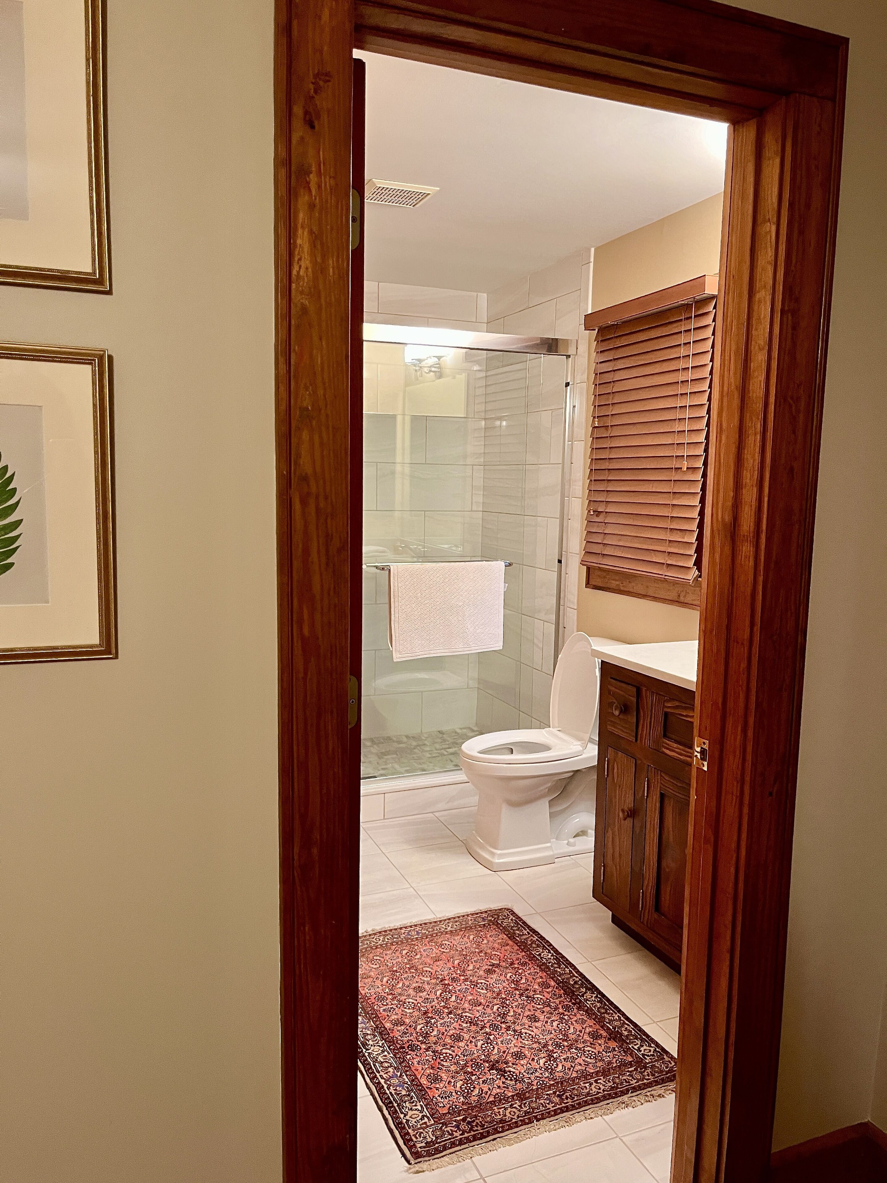 Second main bedroom - attached bathroom