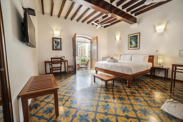Superior Double Room | Desk, free WiFi, bed sheets