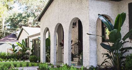 Perfect SSI Village location, Beautifully designed, WALK to dinner/shopping/park