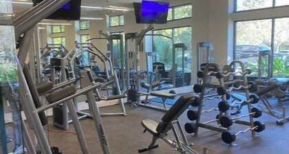 Luxury short let large one bed condo