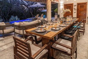 Outdoor dining - Private, spacious, well-equipped & luxurious retreat. Perfect for large groups. (Sámara)