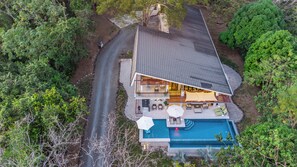 Exterior - Private, spacious, well-equipped & luxurious retreat. Perfect for large groups. (Sámara)