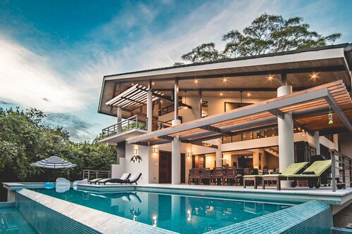 Private, spacious, well-equipped & luxurious retreat. Perfect for large groups.