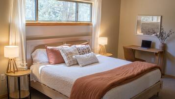 3 soveværelser, skrivebord, strygejern/strygebræt, weekendseng