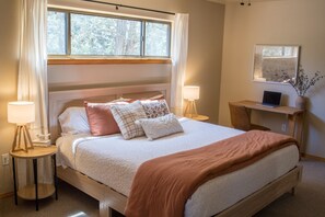 3 Schlafzimmer, Schreibtisch, Bügeleisen/Bügelbrett, Reisekinderbett