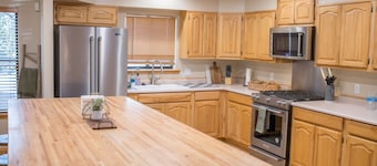 Dogs welcome - Gorgeous, Spacious Cabin in the Pines