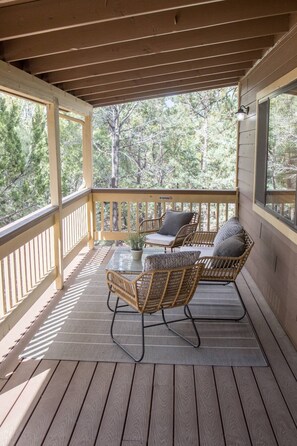 Property grounds - Dogs welcome - Gorgeous, Spacious Cabin in the Pines (Heber)