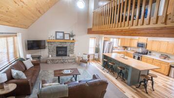 Smart TV, fireplace, DVD player, table tennis