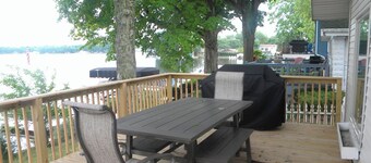 Mermaid Waterfront Villa with Pier on Lake Webster