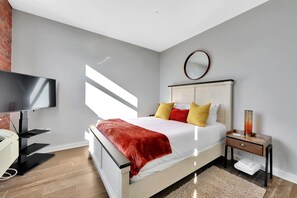 1 habitación, escritorio, tabla de planchar con plancha y wifi gratis 